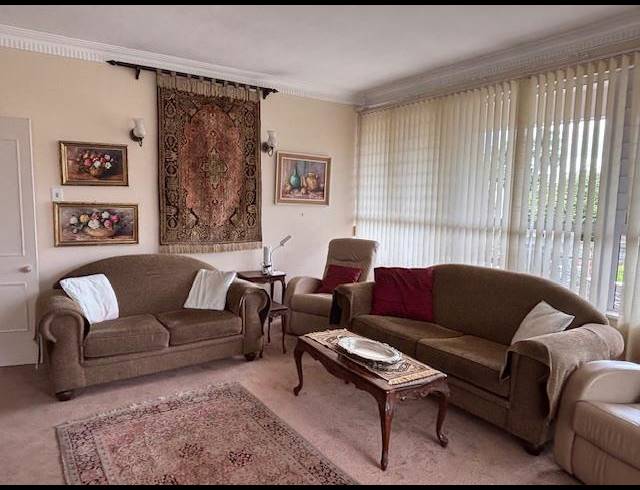 3 BEDROOM APARTMENT FOR SALE IN GLENWOOD